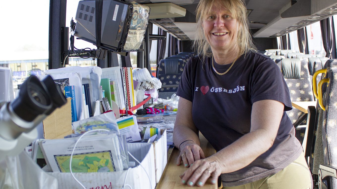 Anette Aspegren-Güldorff inne i Ekoturens buss.